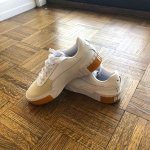 PUMA LEATHER PLATFORM SNEAKER - US WMS 7.5